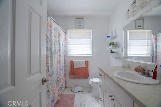 Detail Gallery Image 12 of 40 For 9727 Glandon St, Bellflower,  CA 90706 - 5 Beds | 5 Baths