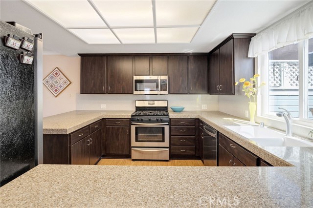 Detail Gallery Image 18 of 41 For 619 N Guadalupe #4,  Redondo Beach,  CA 90277 - 3 Beds | 2/1 Baths