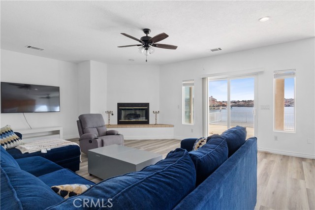 18075 Lakeview Drive, Victorville CA: https://media.crmls.org/medias/ba29617f-09d4-4c9a-ba19-8f8fbc125fe0.jpg