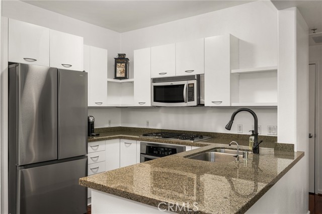Detail Gallery Image 3 of 32 For 250 N First St #322,  Burbank,  CA 91502 - 2 Beds | 2 Baths