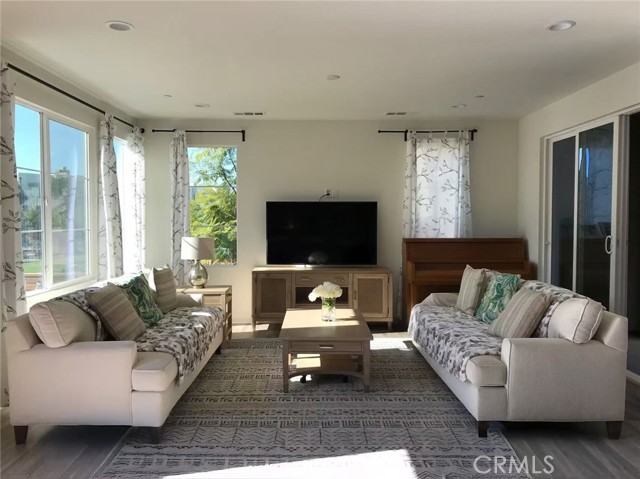 Detail Gallery Image 2 of 10 For 608 Cultivate, Irvine,  CA 92618 - 4 Beds | 2/2 Baths