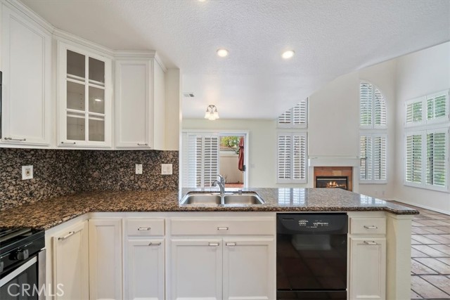Detail Gallery Image 15 of 33 For 1101 Portofino Ct #103,  Corona,  CA 92881 - 3 Beds | 2/1 Baths