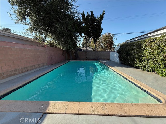 Detail Gallery Image 2 of 13 For 17526 Lemay St, Lake Balboa,  CA 91406 - 3 Beds | 2 Baths