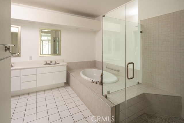 Detail Gallery Image 10 of 19 For 930 Poppy Ln, Corona Del Mar,  CA 92625 - 2 Beds | 2 Baths