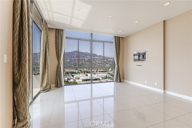 343 Pioneer Drive, Glendale CA: https://media.crmls.org/medias/ba2d768e-ff16-492a-9527-3e5d70d91bdd.jpg