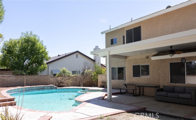 Detail Gallery Image 17 of 28 For 28056 Redwood Glen Rd, Valencia,  CA 91354 - 4 Beds | 2/1 Baths