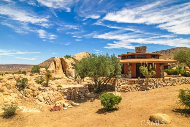 Detail Gallery Image 1 of 75 For 55290 Flying Tigers Road Rd, Pioneertown,  CA 92268 - 4 Beds | 3 Baths