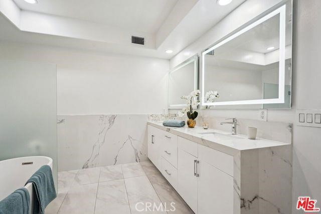 https://media.crmls.org/medias/ba2dc426-c0f9-4091-9d6f-a01e683ff4ac.jpg?preset=X-Large