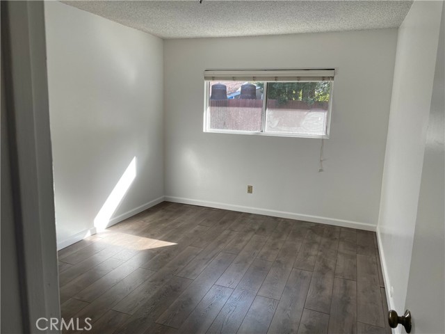 Detail Gallery Image 12 of 15 For 23832 Calvert St, Woodland Hills,  CA 91367 - 4 Beds | 2 Baths