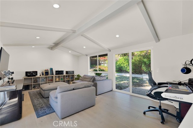 4941 Rigoletto Street, Woodland Hills CA: https://media.crmls.org/medias/ba2e8af7-116e-4b43-b7aa-c3d425ae265b.jpg