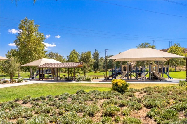 28230 Evergreen Lane, Saugus CA: https://media.crmls.org/medias/ba2eedea-70db-4cc1-b4f5-ef7baec00494.jpg