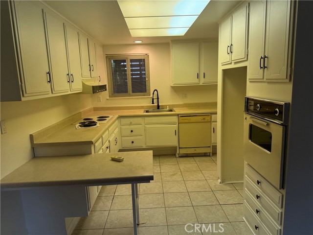 Detail Gallery Image 3 of 6 For 2290 via Puerta a,  Laguna Woods,  CA 92637 - 2 Beds | 2 Baths