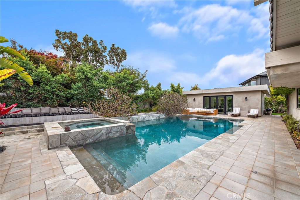 MLS #OC25157494 img 3