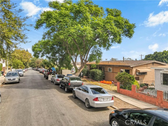5274 Ithaca Avenue, Los Angeles CA: https://media.crmls.org/medias/ba2fbba1-6c99-47ab-abc0-a590a3b3155d.jpg