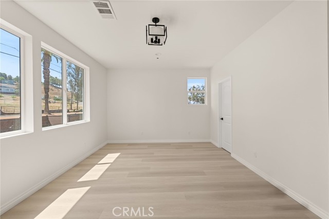 5979 Copperfield Avenue, Riverside CA: https://media.crmls.org/medias/ba305b16-e7d4-4cff-b367-36505fb154f1.jpg