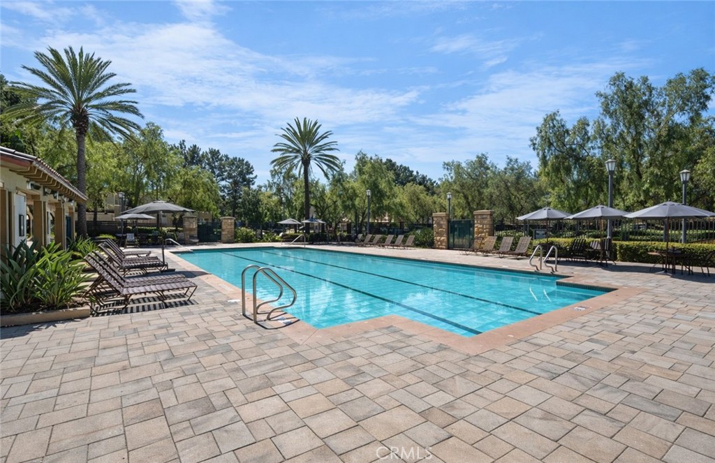 2405 Crescent Oak