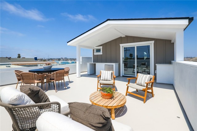 825 W Bay Avenue, Newport Beach CA: https://media.crmls.org/medias/ba316356-ec7b-4f97-b6e8-f953fb986b44.jpg