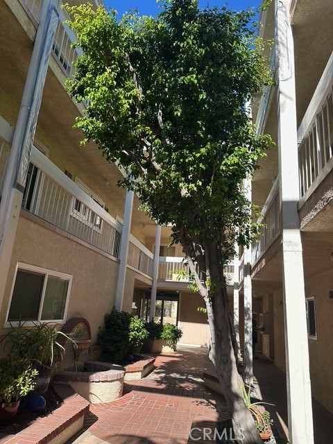 Detail Gallery Image 3 of 31 For 4807 Beck Ave #4,  Valley Village,  CA 91601 - 2 Beds | 2 Baths