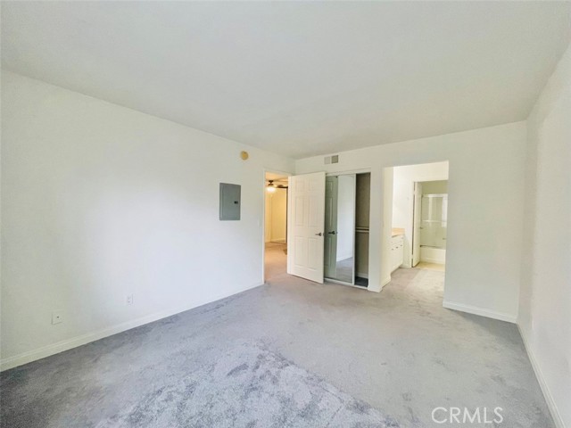 21500 Burbank Boulevard, Woodland Hills CA: https://media.crmls.org/medias/ba31ab2f-cf95-44a4-bb03-396ed7c841d5.jpg
