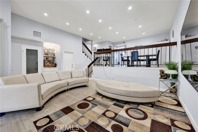 5533 Edward E Horton Lane, Encino CA: https://media.crmls.org/medias/ba31e872-33be-4fd4-8e01-5200652d2b0b.jpg