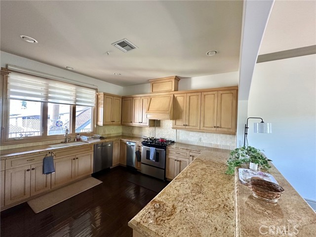 Detail Gallery Image 10 of 31 For 108 S El Molino Ave #302,  Pasadena,  CA 91101 - 3 Beds | 2/1 Baths