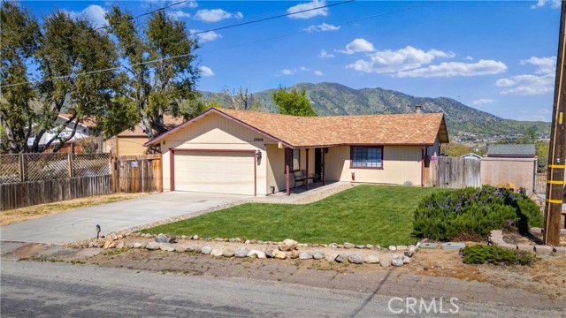 Detail Gallery Image 3 of 25 For 19909 Meadows Rd, Tehachapi,  CA 93561 - 3 Beds | 2 Baths