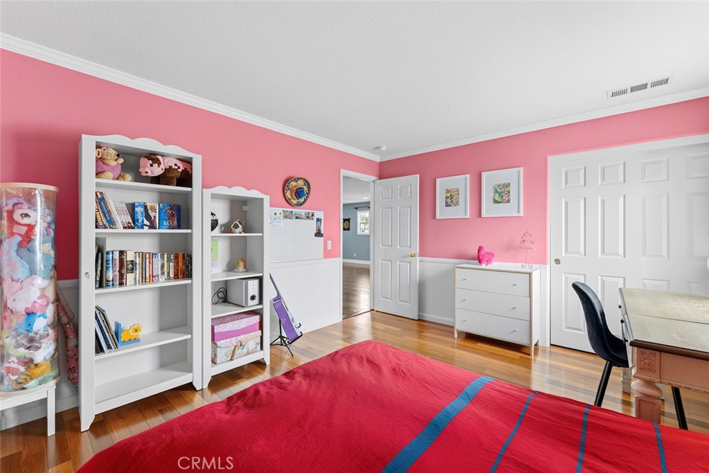https://media.crmls.org/medias/ba329038-67b6-4c79-b799-d65999ea69f8.jpg?preset=X-Large