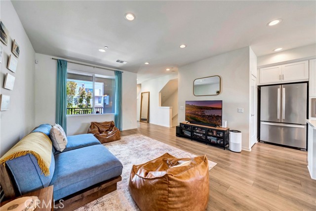 114 Epic, Irvine CA: https://media.crmls.org/medias/ba32a3f0-3dad-4eaa-b071-7351e1995083.jpg
