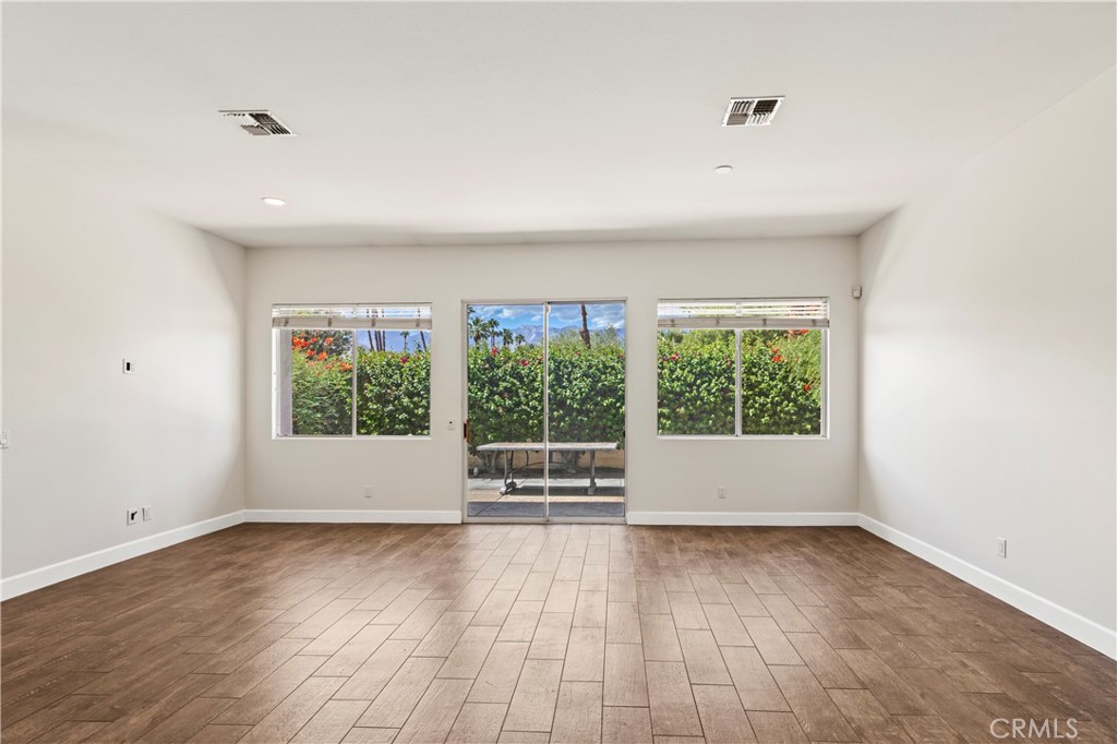 MLS #OC25175236 image #9