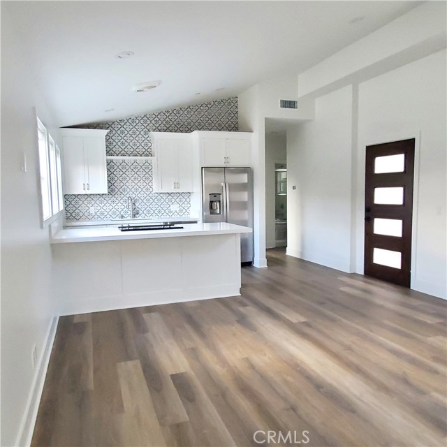 Detail Gallery Image 2 of 5 For 4605 E Ocean Bld, Long Beach,  CA 90803 - 2 Beds | 2 Baths