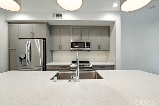Detail Gallery Image 3 of 40 For 7621 University Ave #103,  La Mesa,  CA 91942 - 3 Beds | 3 Baths