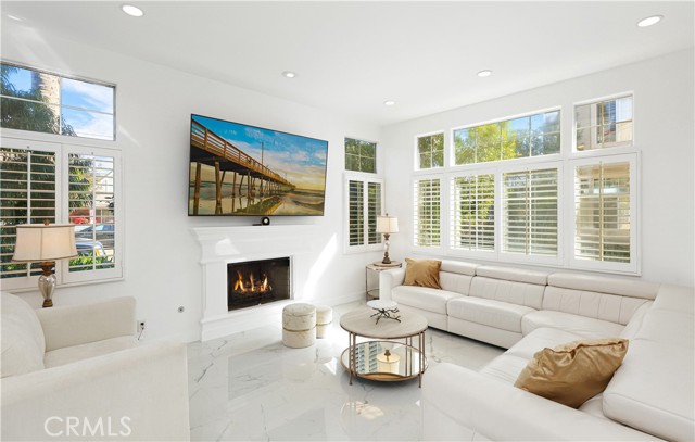 Detail Gallery Image 6 of 51 For 2421 E 16th #1,  Newport Beach,  CA 92663 - 4 Beds | 2/1 Baths