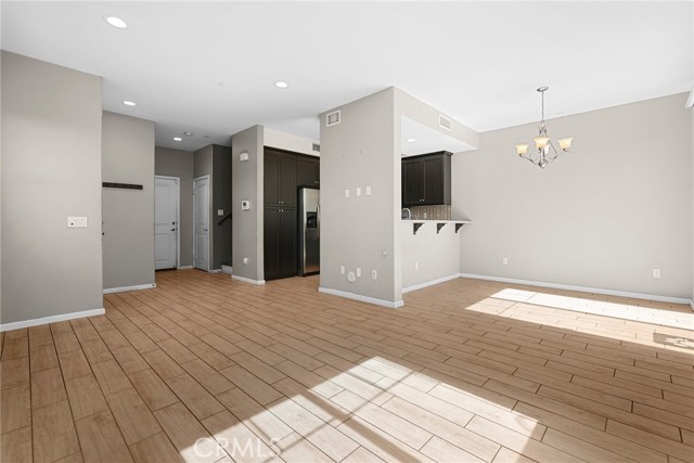 Detail Gallery Image 2 of 34 For 7600 N Courage Way, Van Nuys,  CA 91405 - 4 Beds | 3 Baths