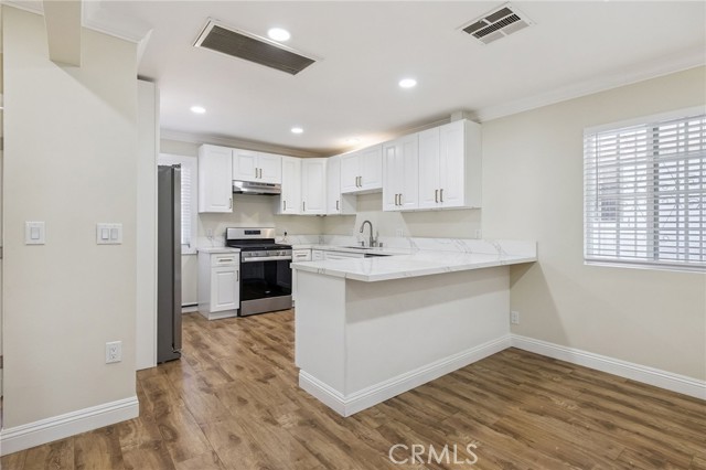 2104 Crenshaw Boulevard, Los Angeles CA: https://media.crmls.org/medias/ba361a40-2998-4c39-9410-f435589c63fc.jpg
