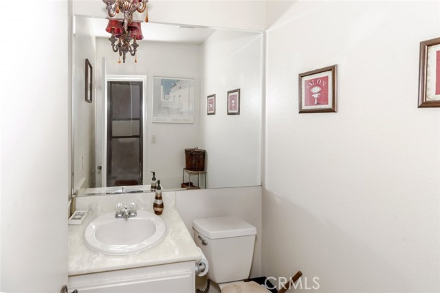 Detail Gallery Image 9 of 27 For 19545 Sherman Way #66,  Reseda,  CA 91335 - 3 Beds | 2/1 Baths