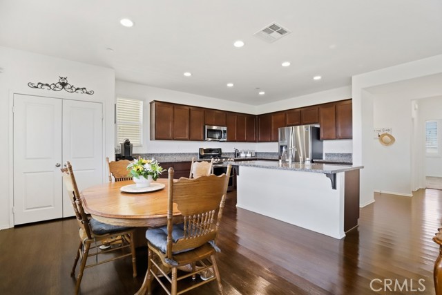 Detail Gallery Image 15 of 31 For 1377 Black Diamond, Beaumont,  CA 92223 - 4 Beds | 3 Baths