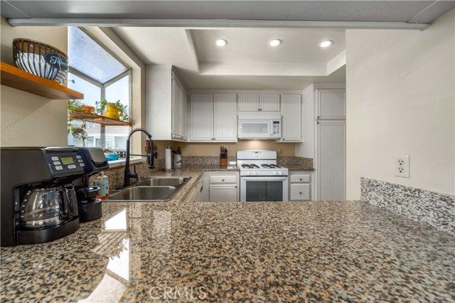 Detail Gallery Image 8 of 21 For 26972 Flo Ln #306,  Canyon Country,  CA 91351 - 3 Beds | 2 Baths