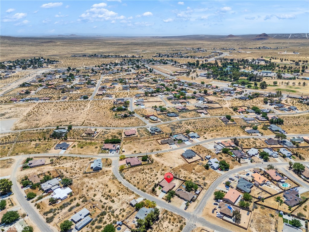 https://media.crmls.org/medias/ba391551-eb32-4a71-8149-4f64e86f3afd.jpg?preset=X-Large