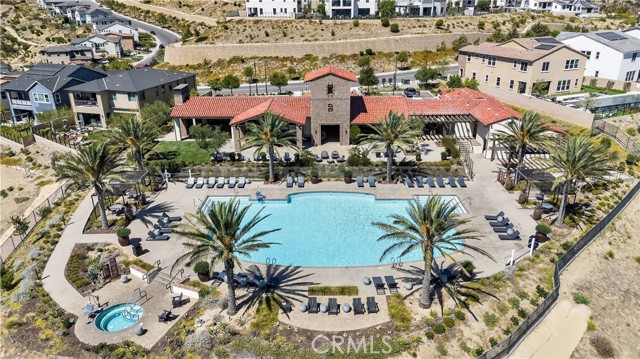 21219 Currant Ct, Chatsworth CA: https://media.crmls.org/medias/ba391e8b-c92e-425d-a2f3-18424075e378.jpg