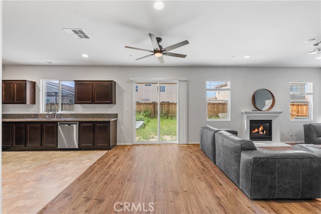 Detail Gallery Image 11 of 59 For 2517 San Madrid Way, Rosamond,  CA 93560 - 3 Beds | 2/1 Baths