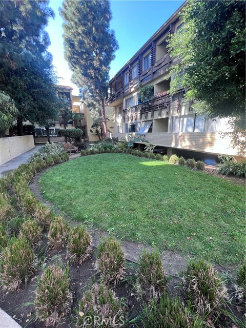 5600 Kensington Way, Culver City CA: https://media.crmls.org/medias/ba397cc5-cdb6-42e6-94e3-7ae128fbb8fb.jpg