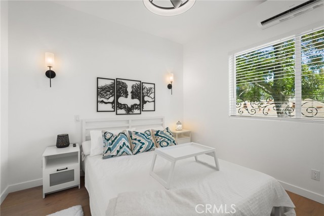 Detail Gallery Image 6 of 27 For 2258 Helios Dr, Los Angeles,  CA 90068 - 2 Beds | 1 Baths