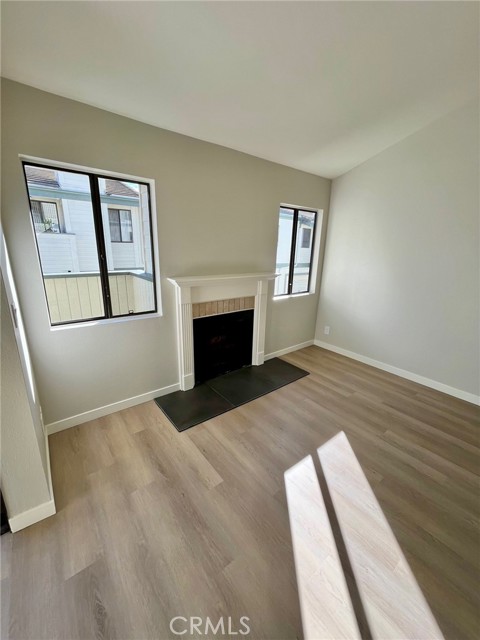 Detail Gallery Image 6 of 19 For 10475 Newhome Ave #5,  Sunland,  CA 91040 - 2 Beds | 2 Baths