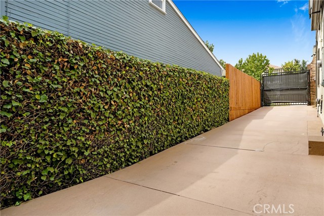 816 S Longwood, Los Angeles CA: https://media.crmls.org/medias/ba3b2711-f211-438c-8d57-eb23b4176cf7.jpg