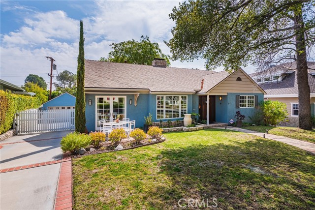 Detail Gallery Image 1 of 20 For 1215 Oak Circle Dr, Glendale,  CA 91208 - 4 Beds | 2/1 Baths