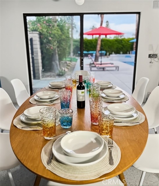 Detail Gallery Image 6 of 24 For 1523 E San Lorenzo, Palm Springs,  CA 92264 - 5 Beds | 5 Baths