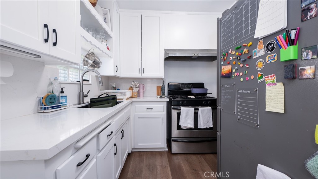 https://media.crmls.org/medias/ba3ba9f3-b326-4621-a3d9-44bc9425ce54.jpg?preset=X-Large