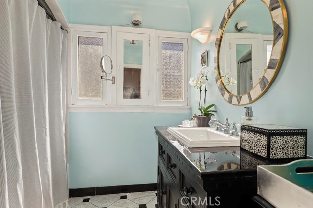 Detail Gallery Image 13 of 39 For 1619 S Curson, Los Angeles,  CA 90019 - 3 Beds | 2 Baths