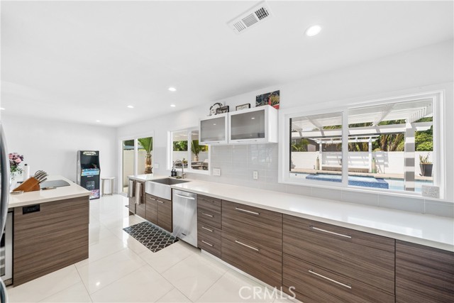 Detail Gallery Image 14 of 61 For 20191 Imperial Cove Ln, Huntington Beach,  CA 92646 - 3 Beds | 3 Baths