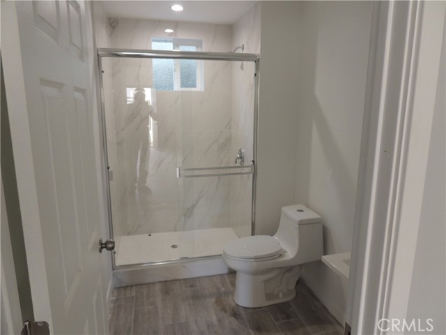 Detail Gallery Image 8 of 15 For 22735 Del Valle St #1,  Woodland Hills,  CA 91364 - 2 Beds | 1 Baths